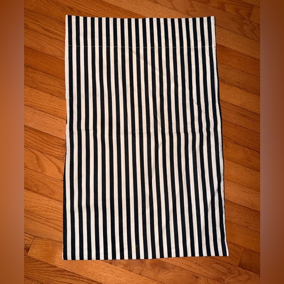 POTTERY BARN EMILY & MERITT Black & White 20x30 Standard Size Pillowcase - Picture 3 of 5